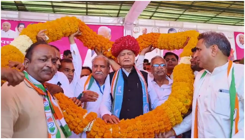 राजस्थान: पूर्व मुख्यमंत्री अशोक गहलोत पहुंचे अजमेर, विशाल आमसभा को किया संबोधित, भाजपा सरकार पर जमकर साधा निशाना