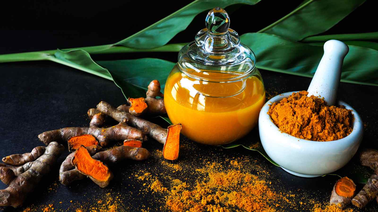 Benefits Of Turmeric : इम्यूनिटी मजबूत करने और कई तरह की बीमारियों से बचाव में फायदेमंद है हल्दी, आइए जानते हैं आप किन-किन तरीकों से इसे अपनी डाइट में कर सकते है शामिल