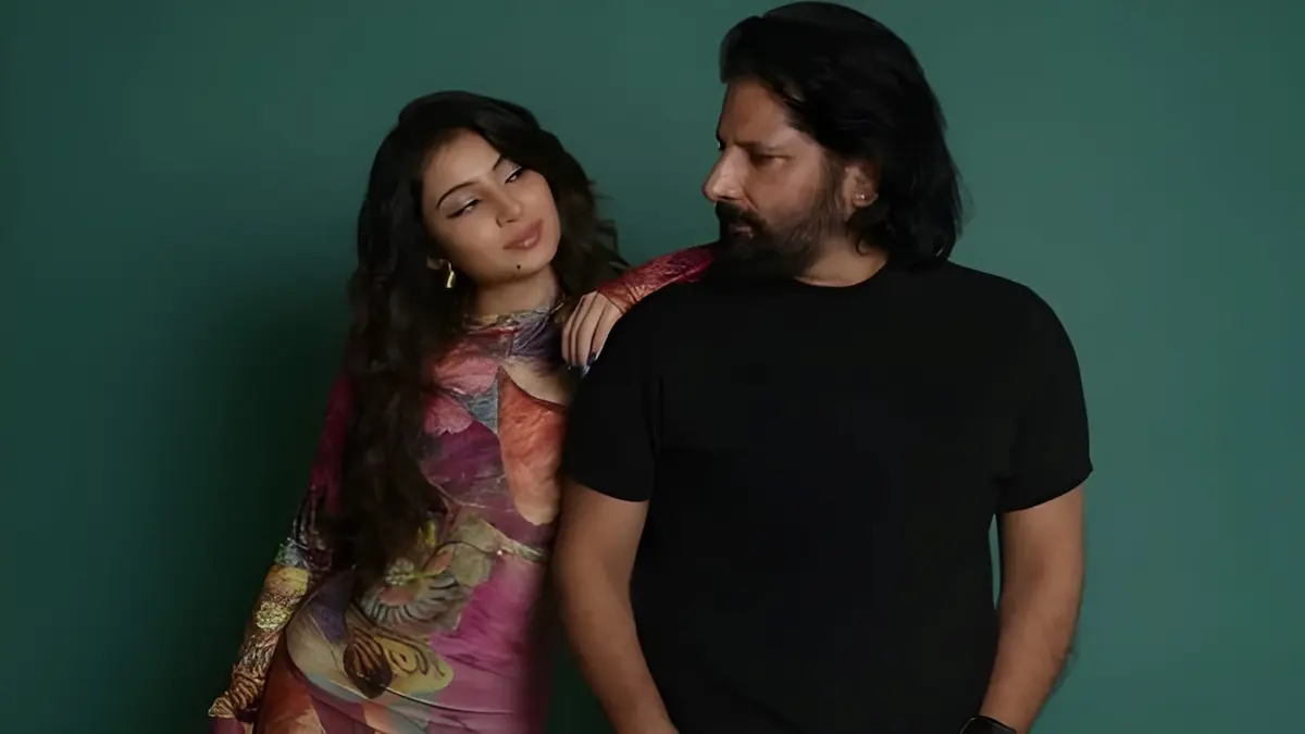 ‘धुरंधर’ की सारा अर्जुन नहीं, पिता राज अर्जुन भी चर्चित, पुलिस से बचने स्टेशन पर बिना कपड़ों बिताई रात