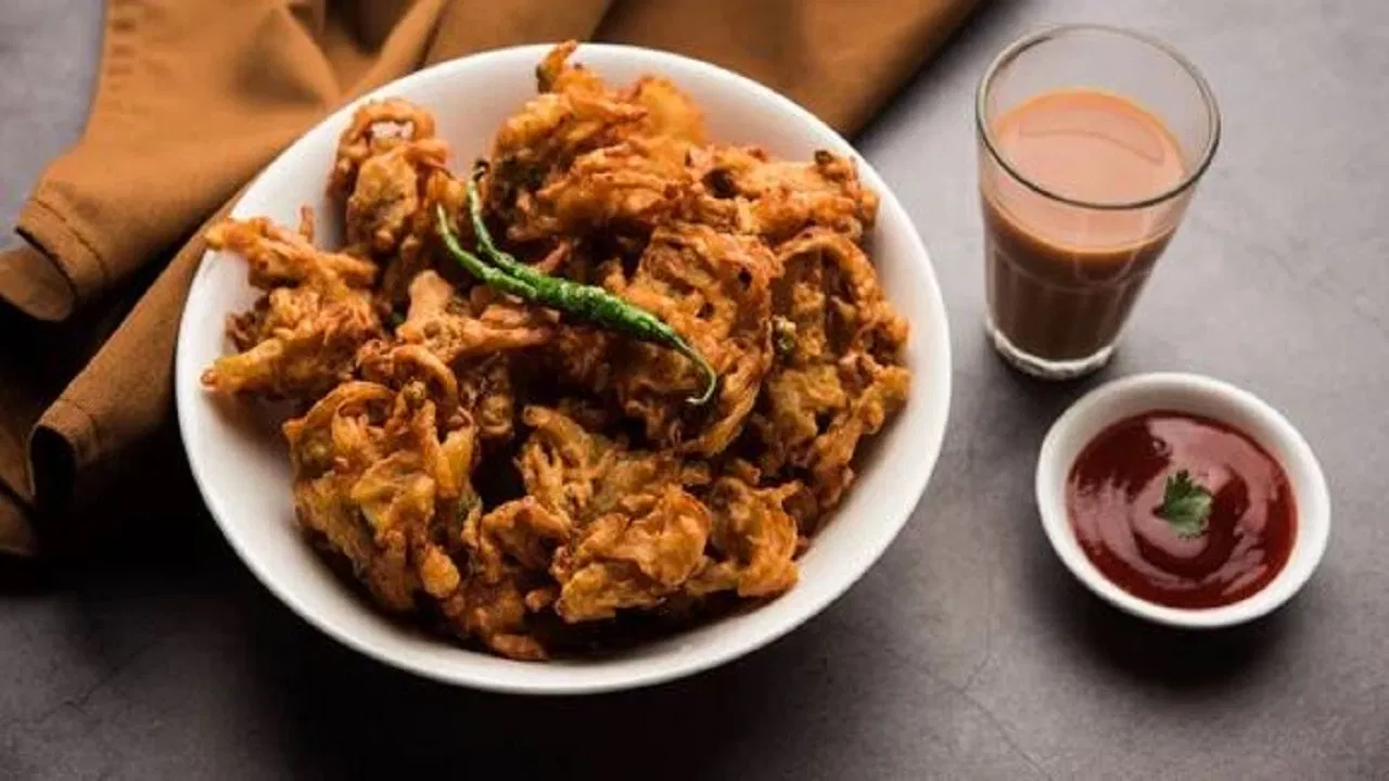 Evening Snack Recipe: रोज़ के पकौड़ों से हो गए हैं बोर? चाय के साथ ट्राई करें मूंगफली–ब्रेड के कुरकुरे पकोड़े, जानें रेसिपी
