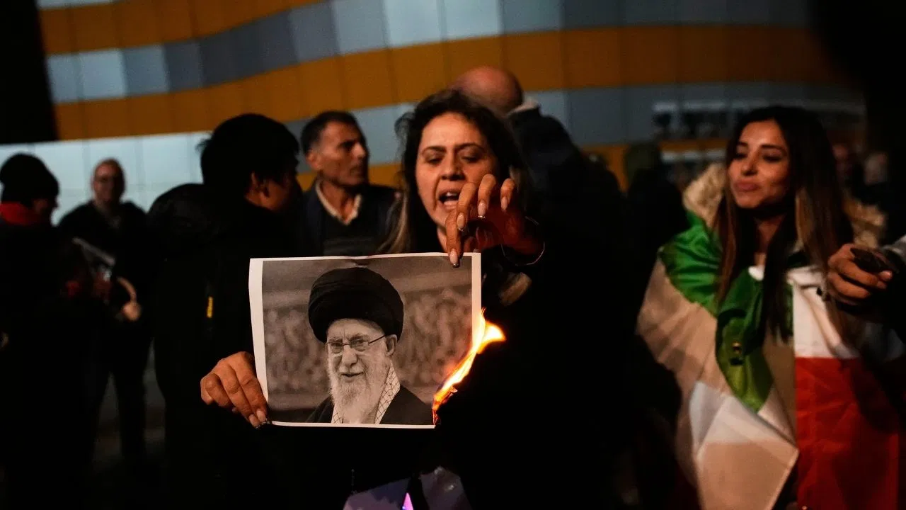 ईरान में विद्रोह और युद्ध की आशंका के बीच भारत अलर्ट, फंसे भारतीयों की सुरक्षित वापसी के लिए बड़े ऑपरेशन की तैयारी