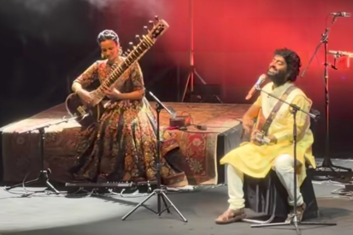 स्टेज पर फिर गूंजा अरिजीत का जादू, प्लेबैक सिंगिंग छोड़ने के बाद अनुष्का शंकर संग पहली लाइव परफॉर्मेंस
