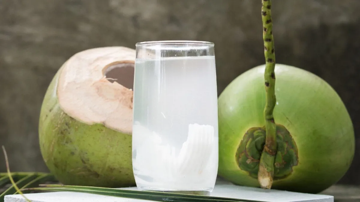 हर मौसम में सेहत का सुपर ड्रिंक है नारियल पानी, जानें इसके जबरदस्त फायदे
