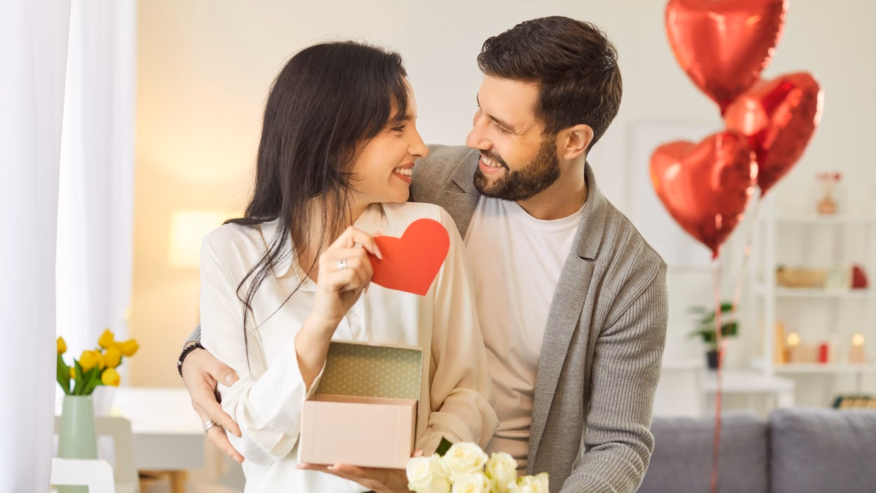 वैलेंटाइन डे मनाने को लेकर पार्टनर उत्साहित नहीं? तो इन आसान तरीकों से करें उसे तैयार
