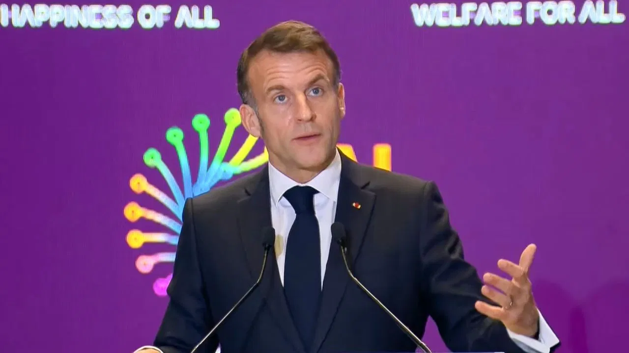 इंडिया AI इम्पैक्ट समिट 2026 में फ्रांस के राष्ट्रपति मैक्रों ने भारत की तारीफ की, 15 साल से कम उम्र के बच्चों के लिए सोशल मीडिया बैन की अपील की