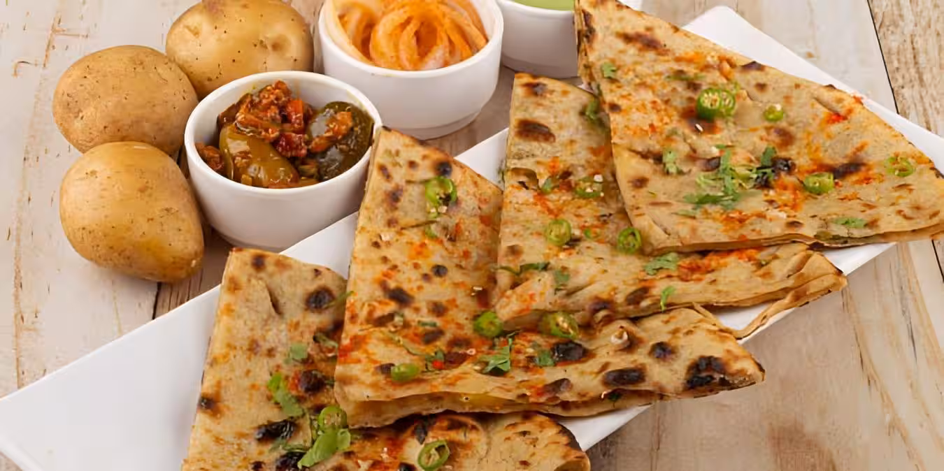 रात के खाने में बनाएं कुछ खास, ट्राई करें पाव भाजी पराठा, बच्चों से लेकर बड़ों तक सभी को आएगा पसंद