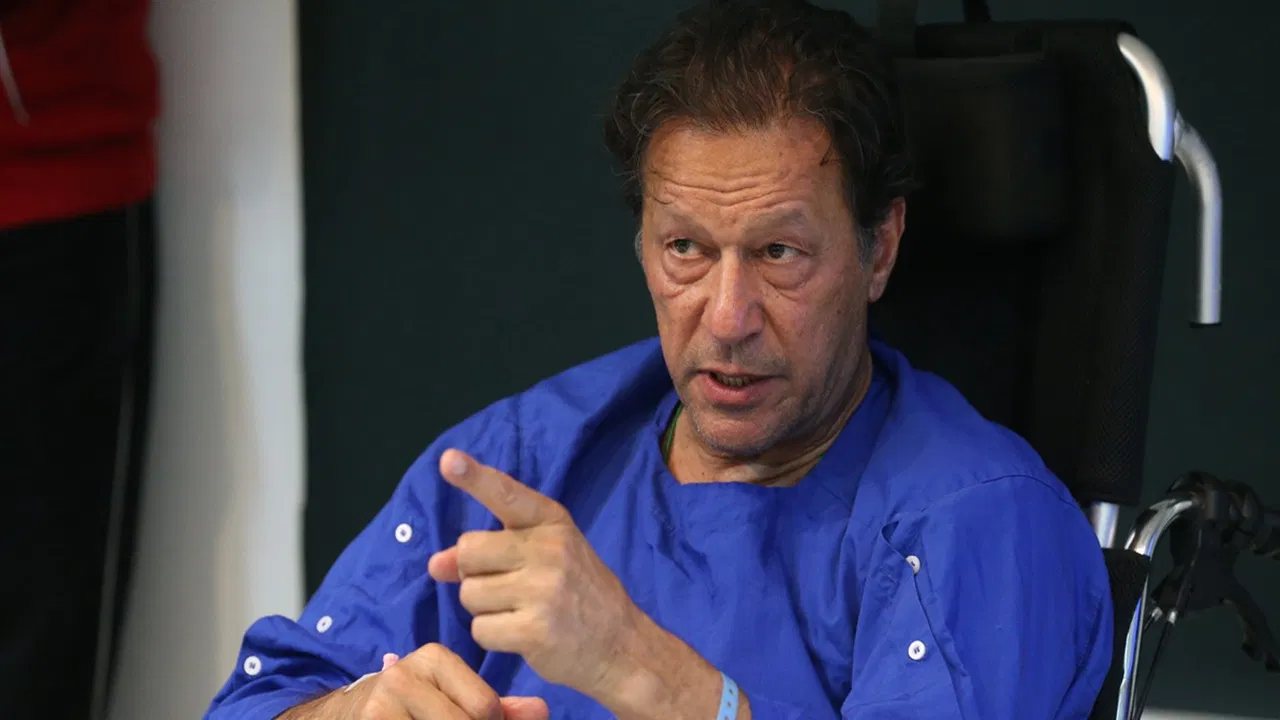 Imran Khan: कपिल देव और सुनील गावस्कर समेत 14 पूर्व कप्तानों की अपील, पाकिस्तान सरकार से रखीं तीन बड़ी मांगें