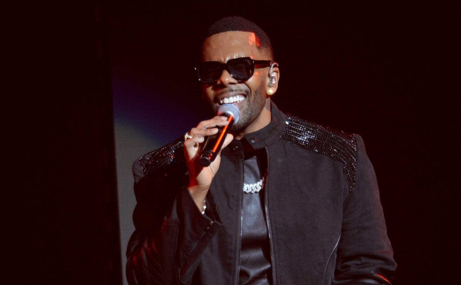 लाइव कॉन्सर्ट में बदसलूकी का शिकार हुआ मशहूर सिंगर Mario, वायरल वीडियो ने मचाया हंगामा