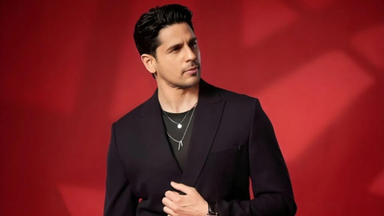 ‘मैं जो कुछ भी हूं,…’ पिता के निधन पर भावुक हुए एक्टर सिद्धार्थ मल्होत्रा, शेयर किया पोस्ट