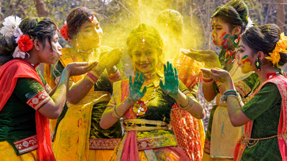 Holi 2026: होली पर रंग खेलने की परंपरा के पीछे क्या है असली कारण? जानिए धार्मिक, ज्योतिषीय और सांस्कृतिक महत्व