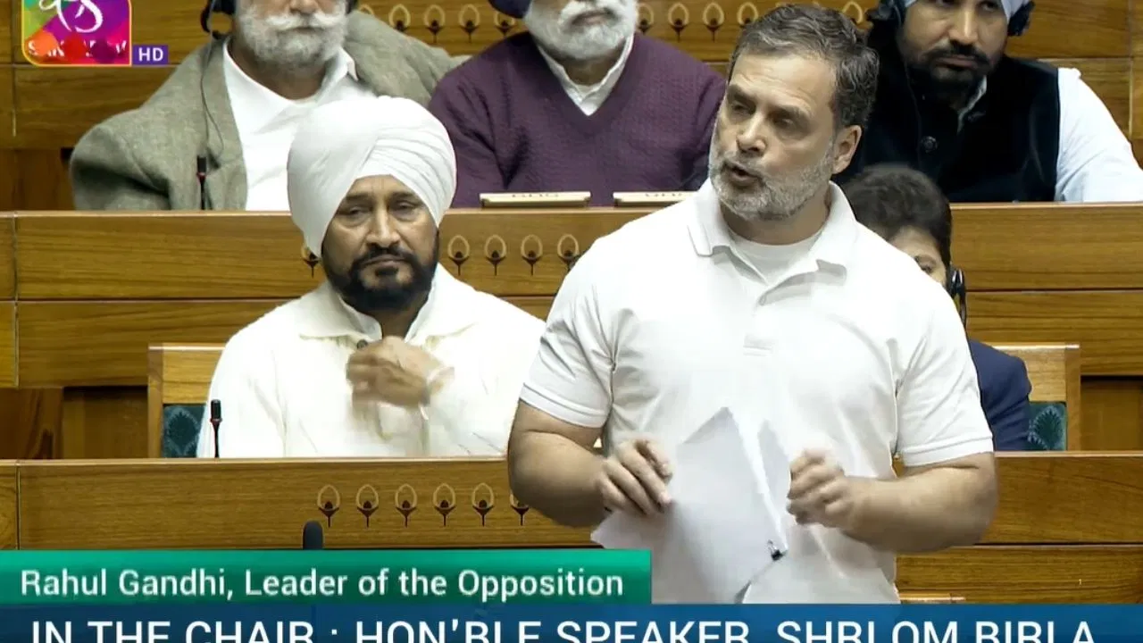 संसद में डोकलाम पर राहुल गांधी का हमला, राजनाथ सिंह ने किया पलटवार- क्या वह किताब प्रकाशित हुई है?