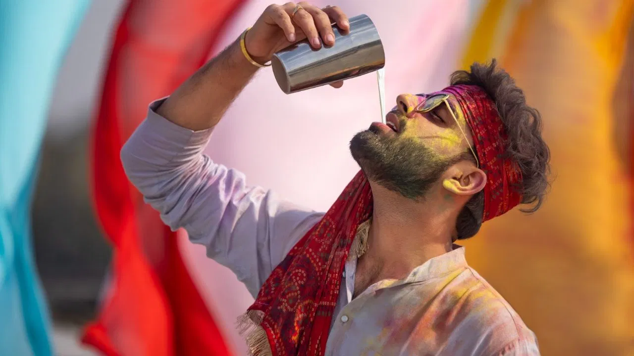 Holi 2026: होली में भांग का नशा चढ़ गया ज्यादा? जानिए तुरंत राहत पाने के आसान घरेलू उपाय 