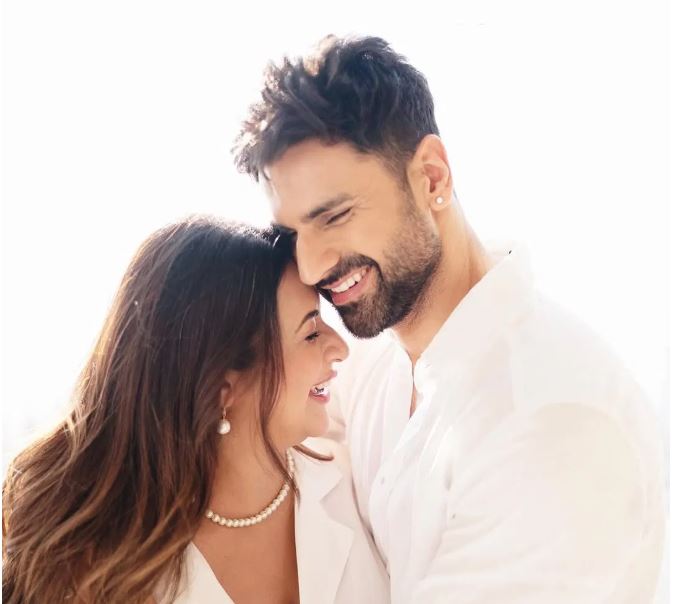 शादी के 10 साल बाद दिव्यांका त्रिपाठी बनने वाली हैं मां, फैंस के साथ शेयर की खुशखबरी और फ्लॉन्ट किया बेबी बंप