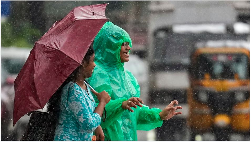 2 बजे के बाद मौसम बदलेगा, दिल्ली-NCR में आंधी और बारिश का येलो अलर्ट, IMD ने जारी की चेतावनी