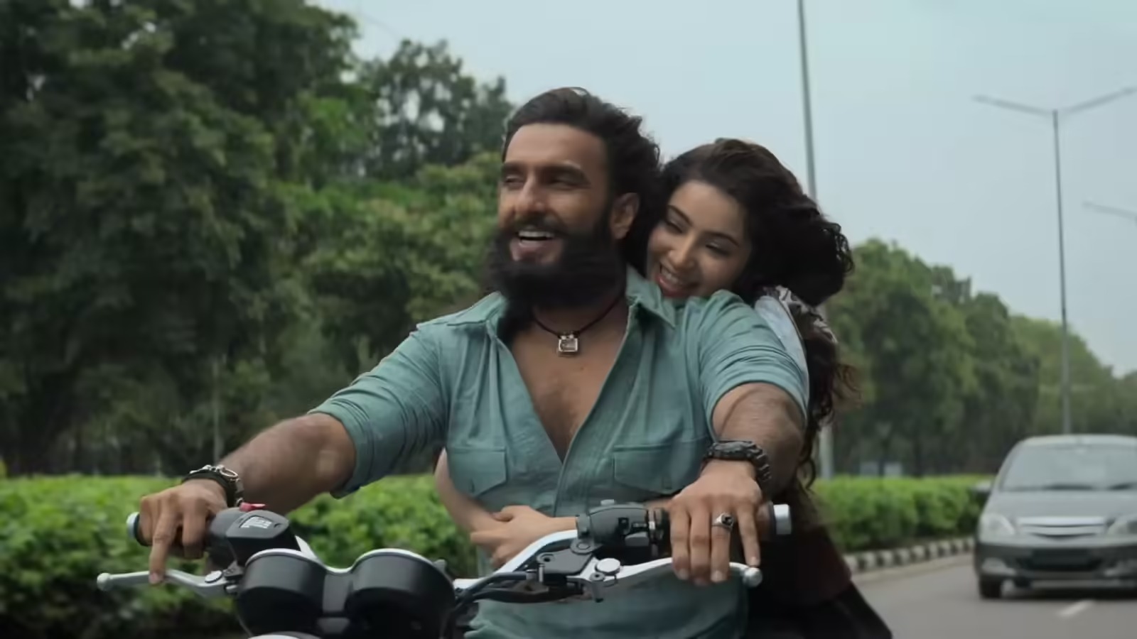 ‘धुरंधर’ म्यूजिक लॉन्च में छाया रणवीर सिंह-सारा अर्जुन का स्वैग, वायरल हुआ वीडियो