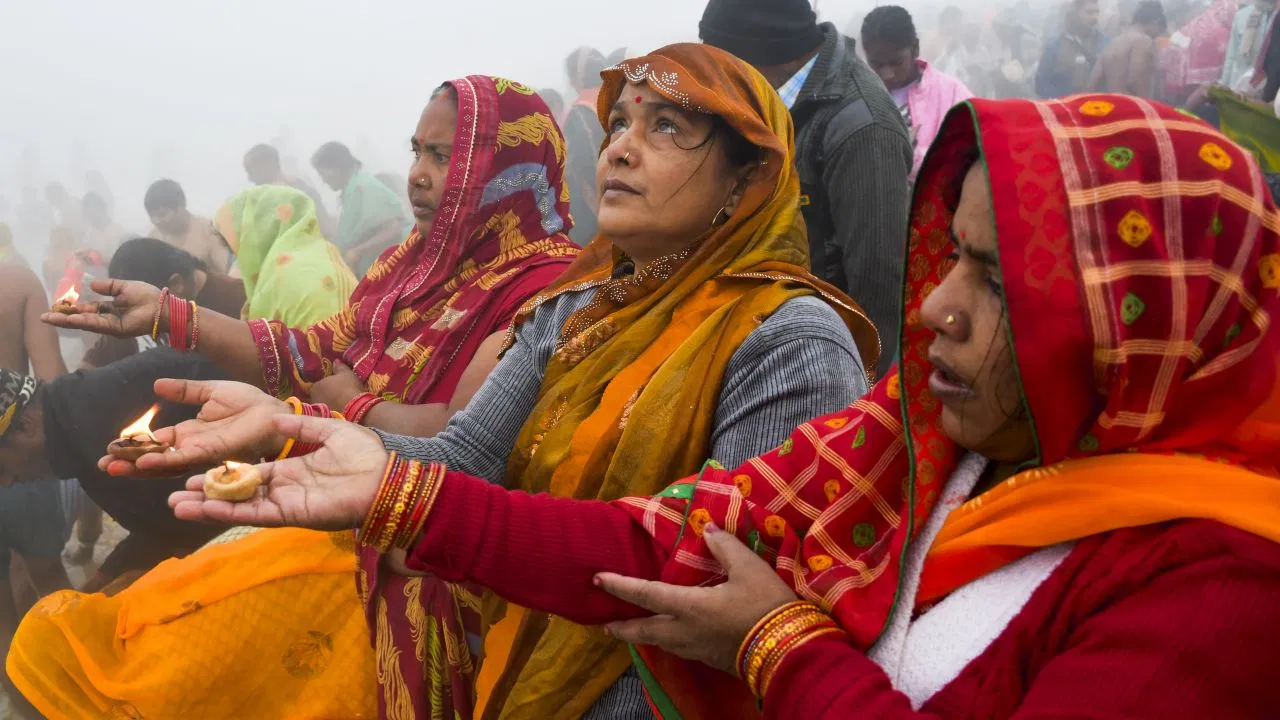 Darsh Amavasya 2026: दर्श अमावस्या का पावन दिन आज, पितृ शांति के लिए जरूर करें ये विशेष उपाय
