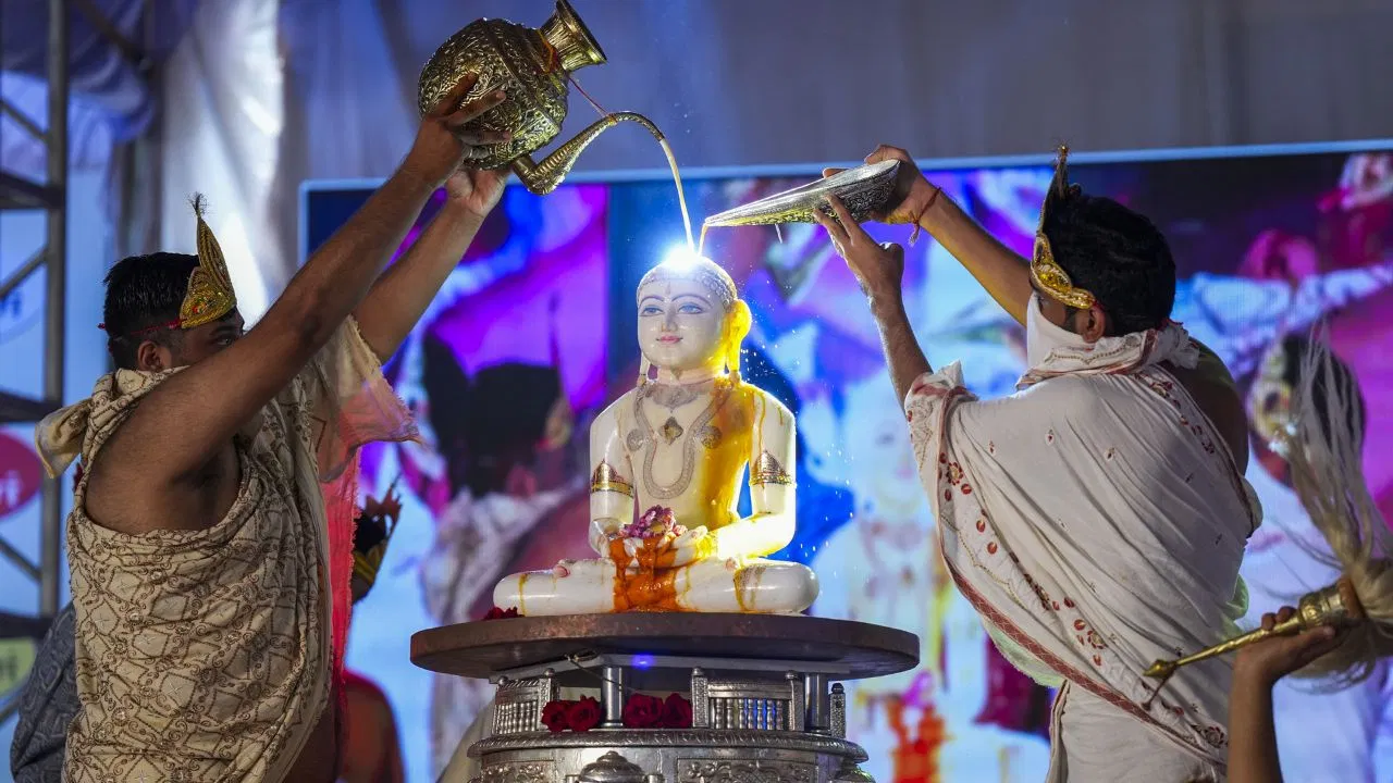 Mahavir Jayanti 2026: आज है महावीर जयंती, अपनाएं भगवान महावीर के सिद्धांत और बनाएं जीवन शांत, सरल और सफल!