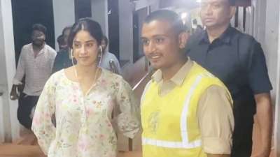 जाह्नवी कपूर ने 29वें बर्थडे पर किया भक्ति भरा सेलिब्रेशन, तिरुमाला मंदिर में नंगे पैर चढ़ीं 3500 सीढ़ियां