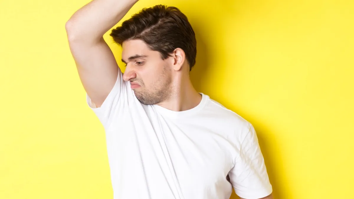 पसीने की बदबू से हैं परेशान? बिना डियो-परफ्यूम के अपनाएं ये असरदार घरेलू उपाय