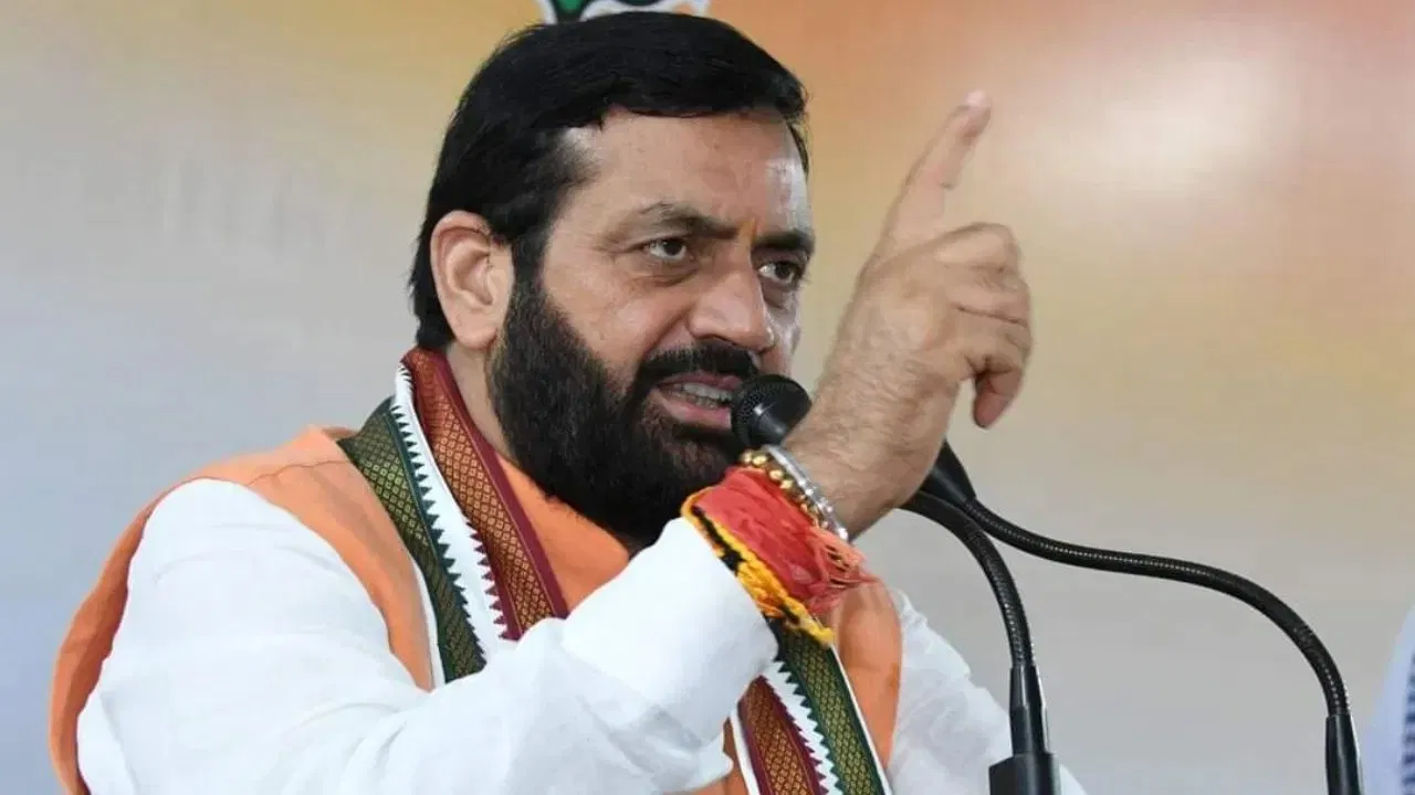 भगवा पगड़ी में बजट पेश कर घिरे नायब सिंह सैनी, कांग्रेस ने पंजाब चुनाव से जोड़ा कनेक्शन