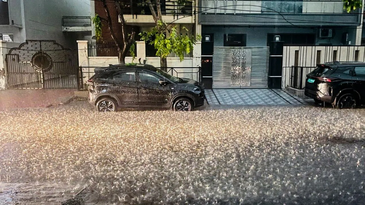 दिल्ली-एनसीआर में बारिश की दस्तक, 15 राज्यों में अलर्ट, उत्तराखंड-हिमाचल में बर्फबारी से बदला मौसम