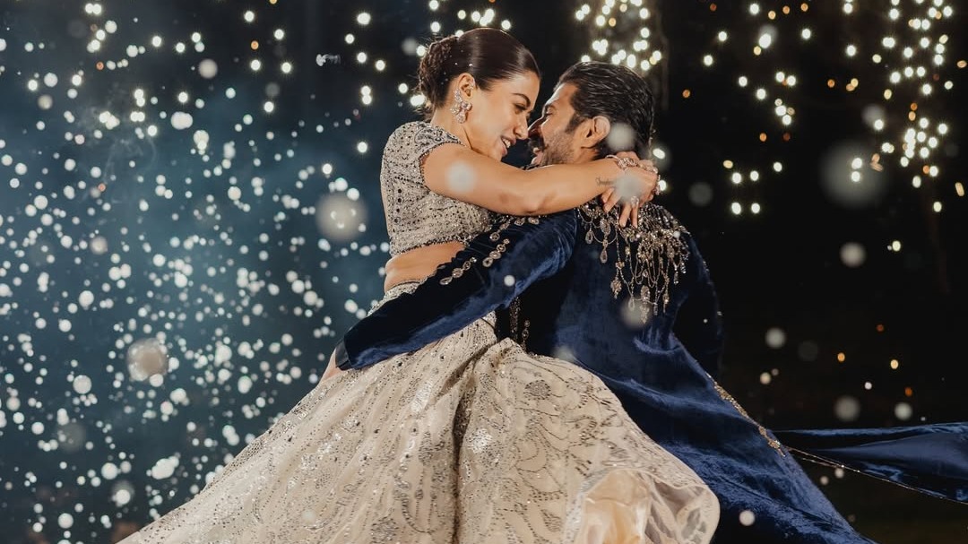 रश्मिका को गोद में उठाकर नाचे विजय, घुटनों पर बैठकर किया प्रपोज, तस्वीरों ने लूटा दिल