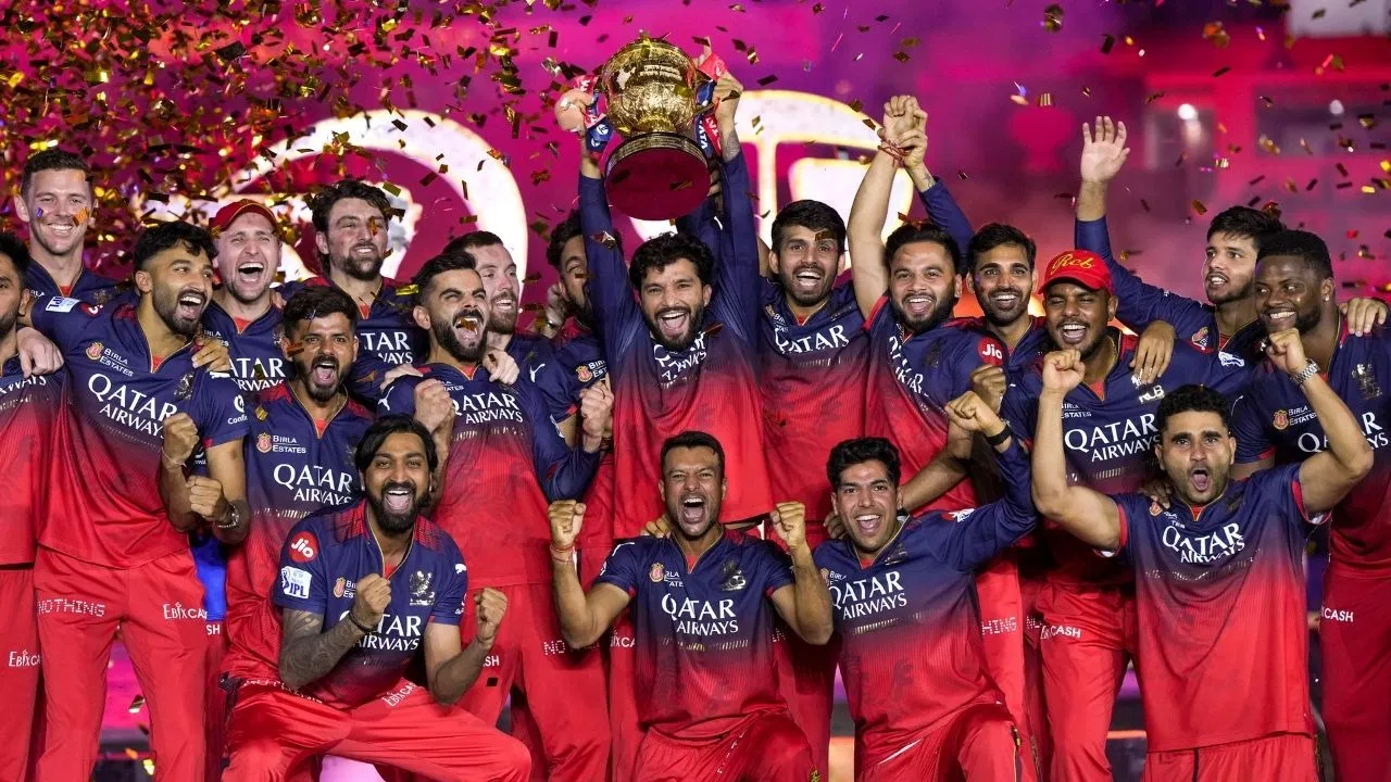 IPL 2026: राजस्थान रॉयल्स के बाद RCB भी बिकी, 4 कंपनियों ने 16,600 करोड़ में खरीदा
