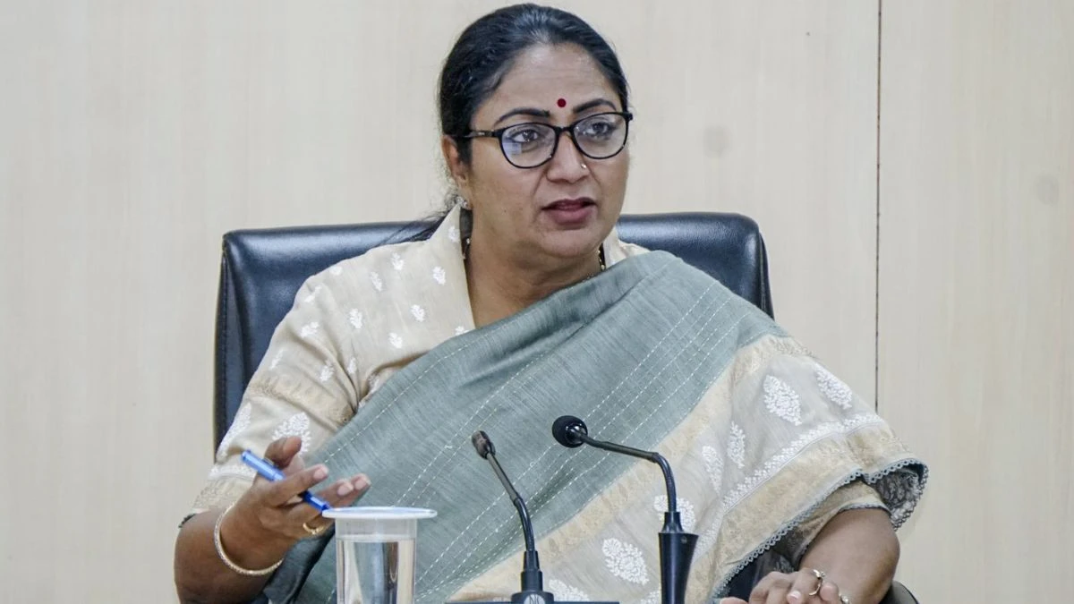 डीटीसी को बर्बाद किया… पूर्ववर्ती सरकारों पर बरसीं सीएम रेखा गुप्ता