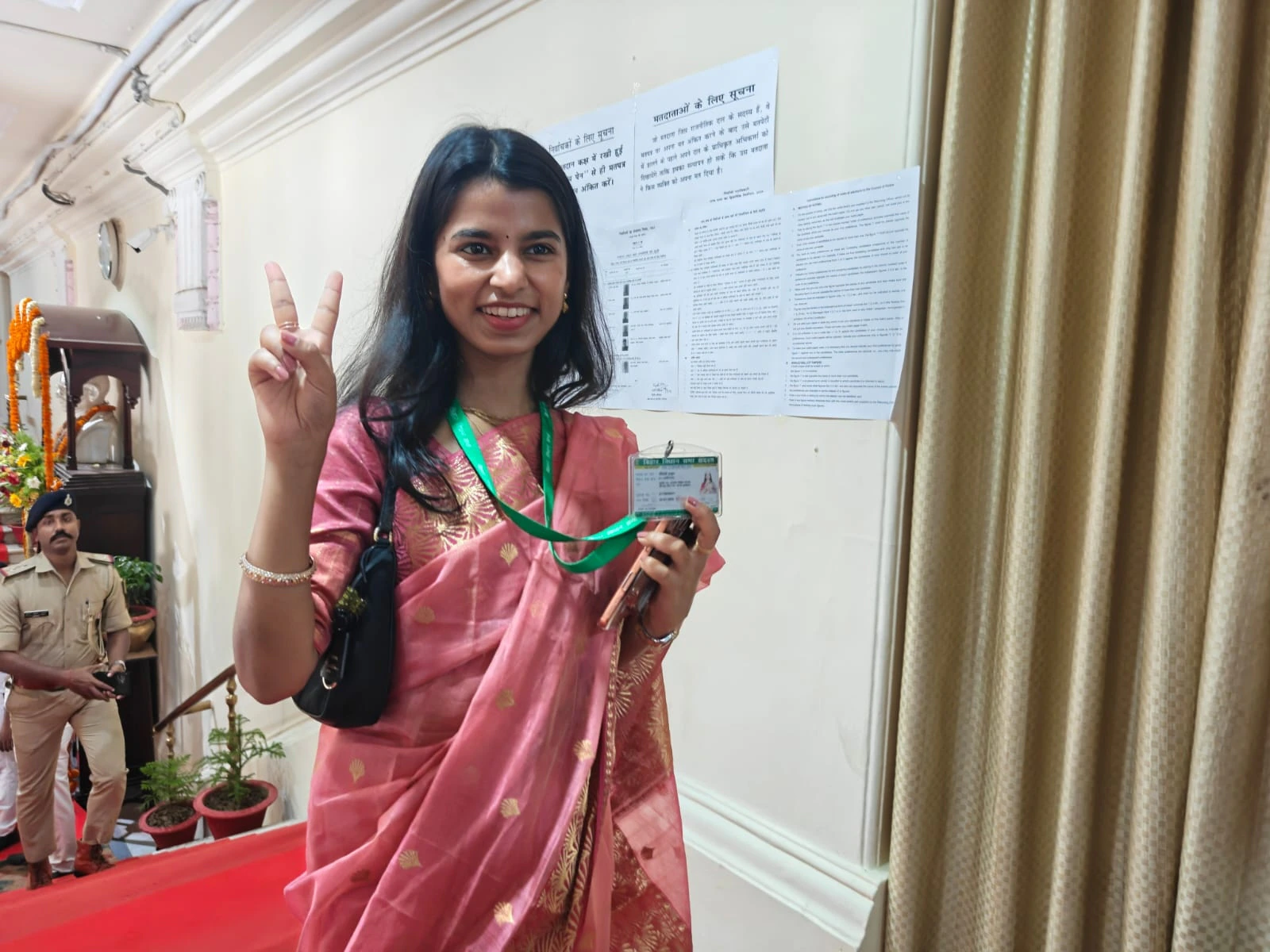 बिहार की 5 राज्यसभा सीटों पर वोटिंग जारी, लोकगायिका मैथिली ठाकुर ने किया मतदान