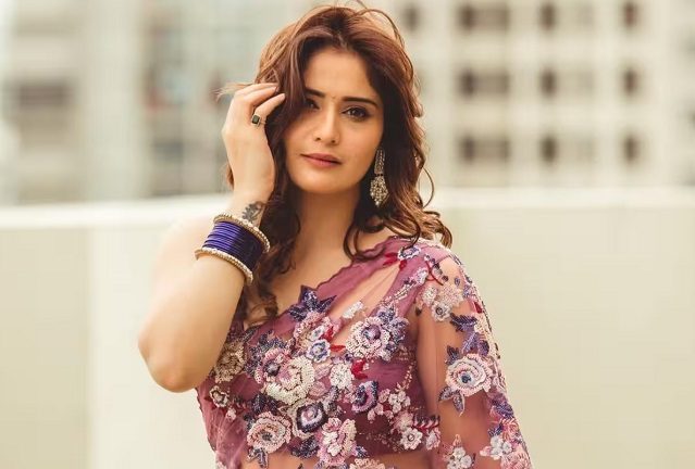 जब गलत इरादे से कमरे में घुसा नौकर, इज्जत बचाने को दूसरी मंजिल से कूदीं आरती सिंह