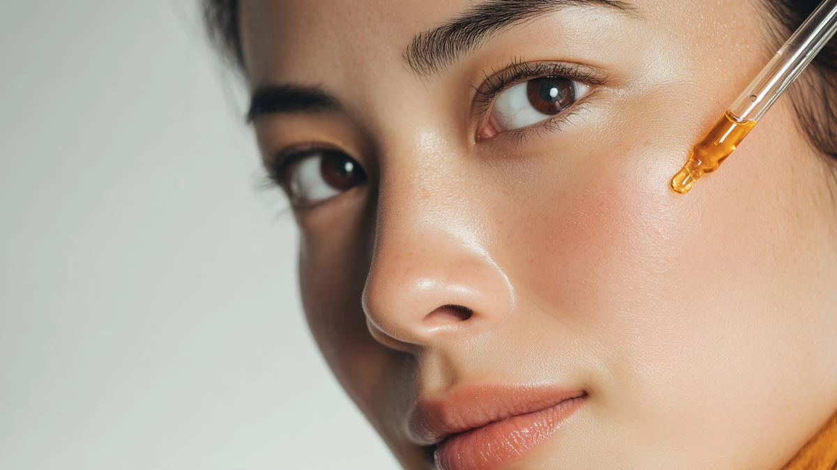 स्किन के लिए क्यों जरूरी है विटामिन C सीरम? जानिए लगाने का सही तरीका और समय