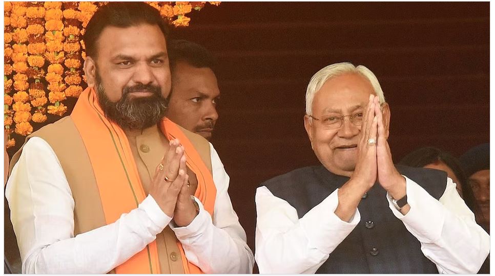 बिहार में बड़ा सियासी उलटफेर, नीतीश ने भंग की कैबिनेट, सम्राट चौधरी बन सकते हैं नए मुख्यमंत्री
