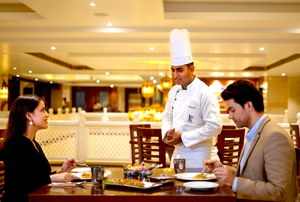 होटल-रेस्टोरेंट में खाना होगा महंगा! वेस्ट एशिया तनाव और LPG कीमतों का असर आपकी थाली तक