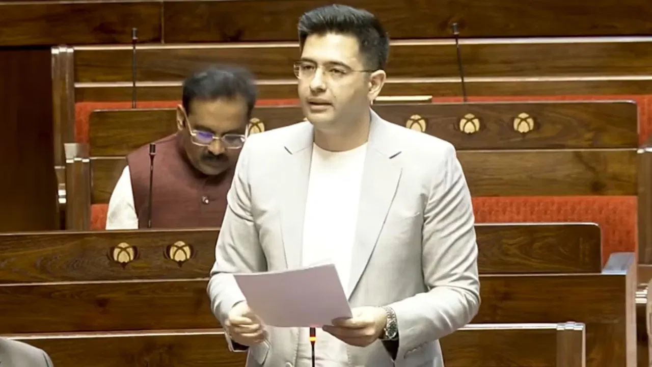 AAP का बड़ा फैसला, राघव चड्ढा हटाए गए राज्यसभा उप नेता पद से, बोलने के समय पर भी रोक