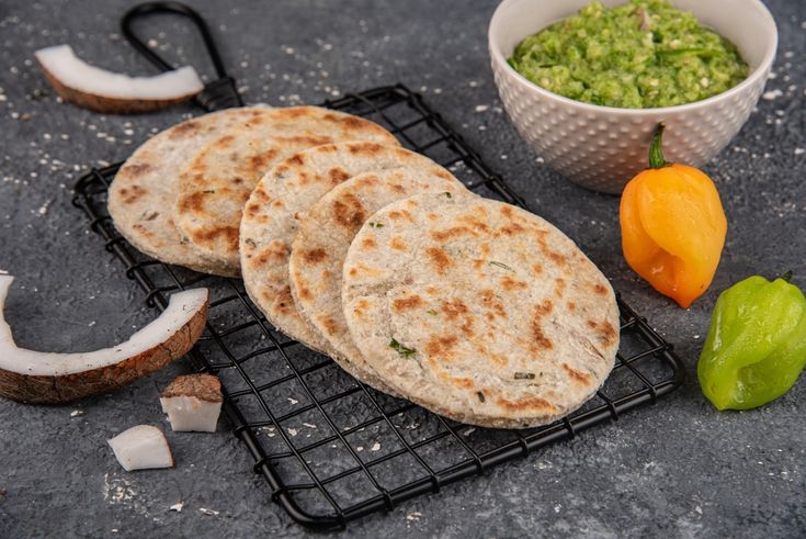 रोज़ के नाश्ते से ऊब गए हैं? ट्राई करें मीठी नारियल रोटी का नया स्वाद, जानें बनाने की आसान विधि