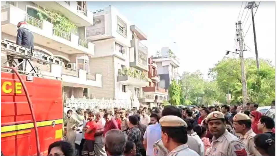 दिल्ली के विवेक विहार में भीषण अग्निकांड, एसी ब्लास्ट के बाद 8 लोगों की मौत, कई घायल