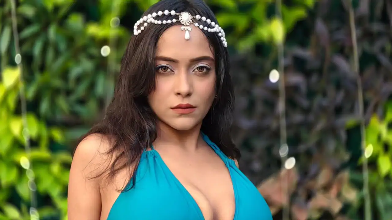 किसिंग सीन के दौरान नहीं सुनाई दिया ‘कट’, सेट पर शर्मिंदगी का शिकार हुईं ‘तारक मेहता’ फेम एक्ट्रेस