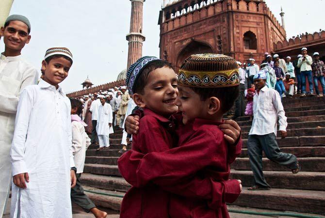 Eid-ul-Adha 2026 Wishes: बकरीद पर दोस्तों और रिश्तेदारों को भेजें ये दिल छू लेने वाले मैसेज, तुरंत आएगा रिप्लाई