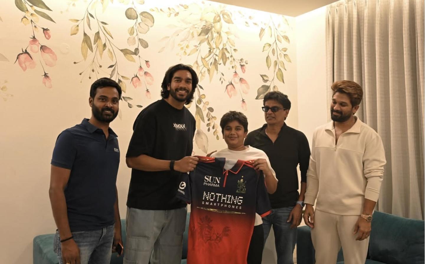 अल्लू अर्जुन ने RCB क्रिकेटर वेंकटेश अय्यर का जताया आभार, बेटे अयान अर्जुन को मिला खास गिफ्ट