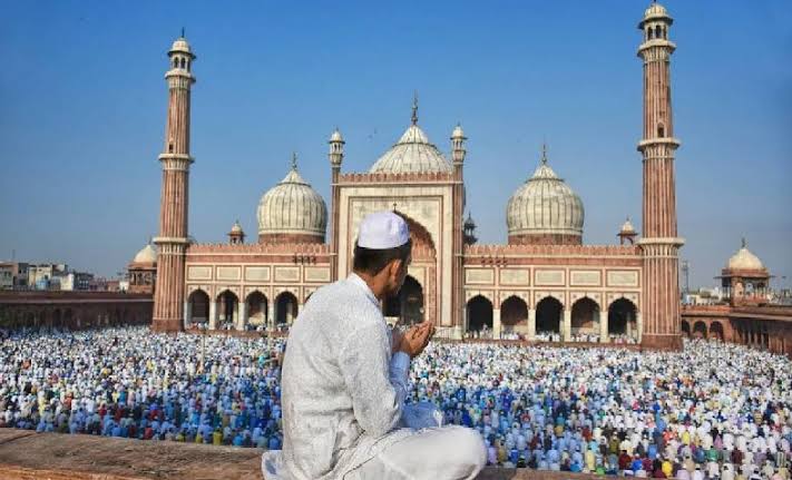 देशभर में धूमधाम से मनाई जा रही बकरीद, जानिए तीन दिनों तक कुर्बानी देने की क्या है परंपरा