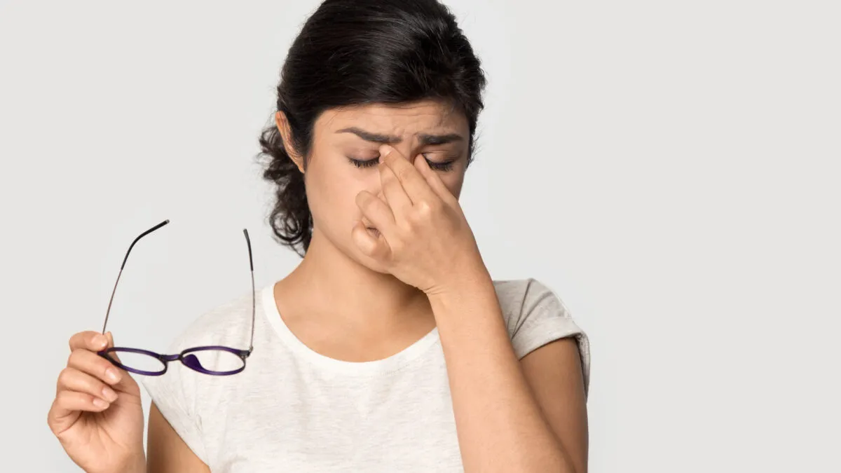 Eye Exercise: आंखों से पानी आना और धुंधली नजर से हैं परेशान? रोज करें ये आसान एक्सरसाइज, मिलेगी राहत