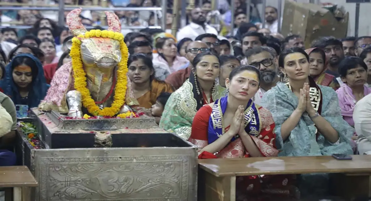 अगली फिल्म से पहले महाकाल के दर पहुंचीं तमन्ना भाटिया, भस्म आरती में शामिल होकर लिया आशीर्वाद