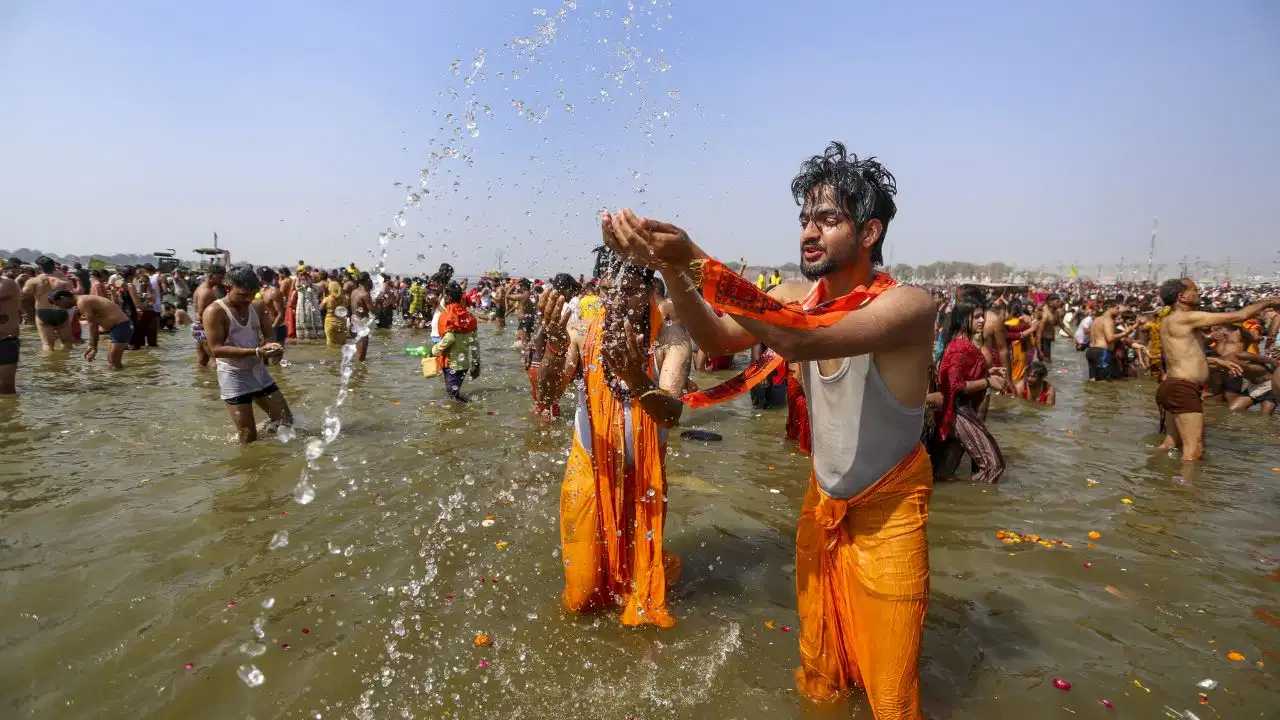 Padmini Ekadashi 2026: 3 साल बाद बन रहा है पद्मिनी एकादशी का दुर्लभ संयोग, जानें क्यों खास माना जाता है यह व्रत?