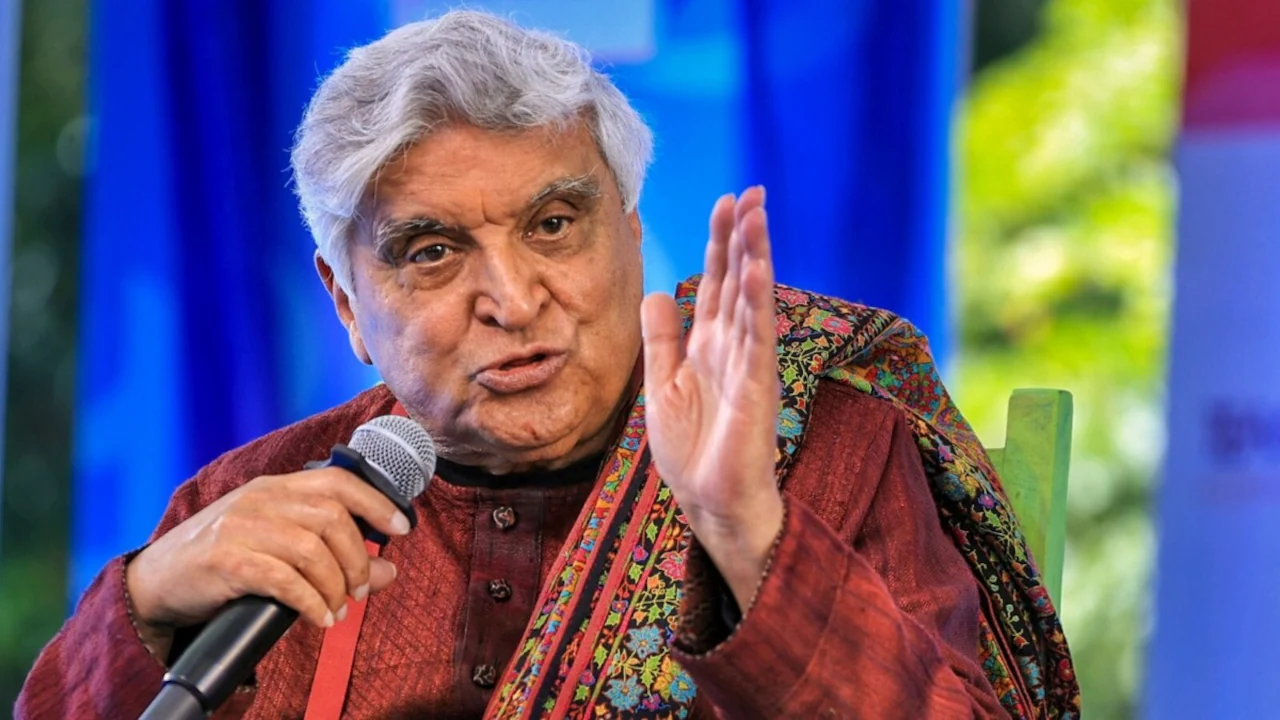 सोशल मीडिया पर ट्रोल्स को जावेद अख्तर का करारा जवाब, बोले – ‘मैं नास्तिक हूं, मेरी कौम सभी भारतीय हैं’