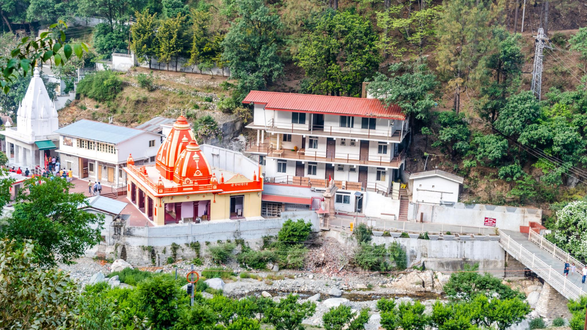 कैंची धाम में स्थापना दिवस पर क्यों बांटा जाता है मालपुआ? जानिए नीम करोली बाबा से जुड़ी खास परंपरा