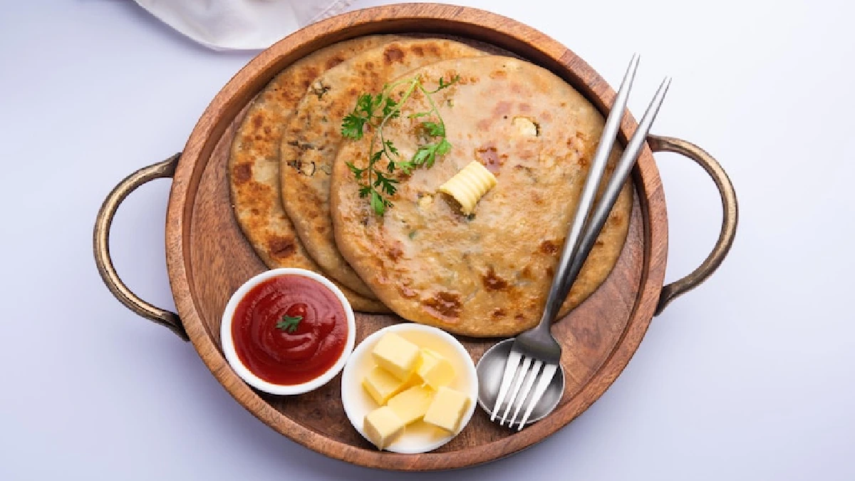 Achari Paratha Recipe: अचार के मसाले से बनाएं स्वादिष्ट अचारी पराठा, जानें आसान रेसिपी और बनाने का तरीका