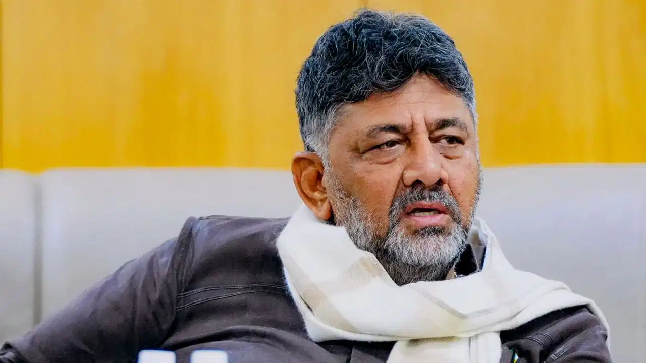 कर्नाटक में आज डीके शिवकुमार की ताजपोशी, सिद्धा-खरगे के बेटों को मिल सकती है कैबिनेट में जगह