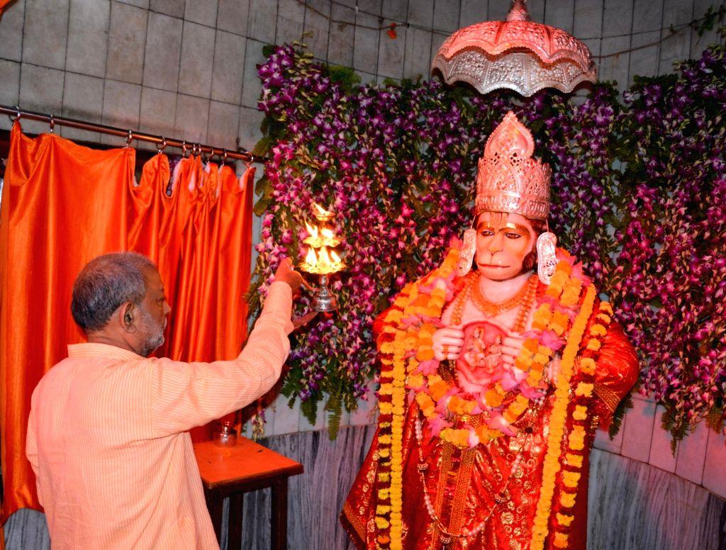 Bada Mangal 2026: 7वें बड़े मंगल पर बजरंगबली को सुबह-शाम चढ़ाएं ये विशेष भोग, जीवन में आएंगी सुख-समृद्धि!