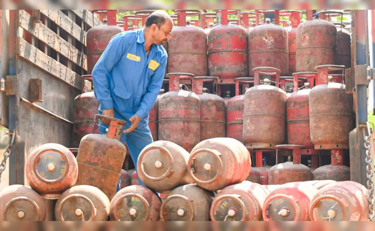 दुनिया में सबसे सस्ती LPG भारत में…….  रसोई गैस के बढ़ते दामों के बीच सरकार ने दी सफाई