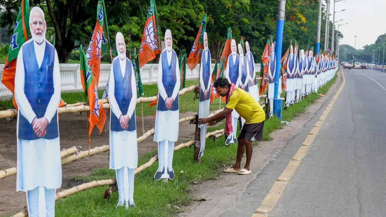 जहां कभी लड़ाकू विमान उतरे थे, वहीं रेड रोड पर पीएम मोदी का आज योगाभ्यास
